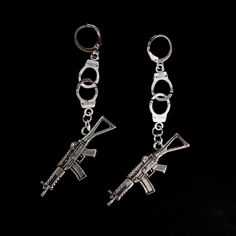 Khuyên tai khẩu súng pằng pằng