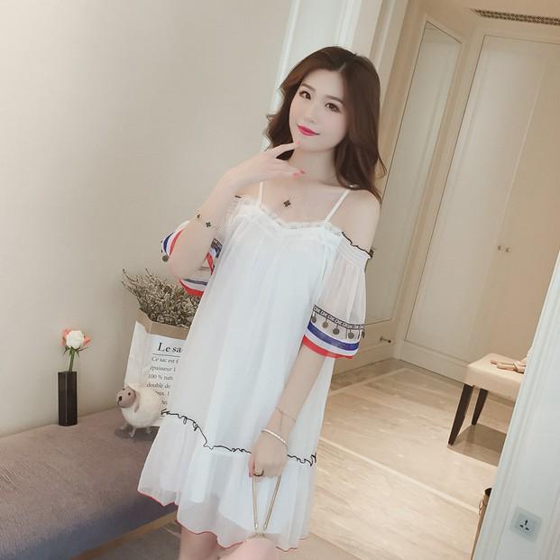 Đầm chiffon hở lưng cổ thuyền