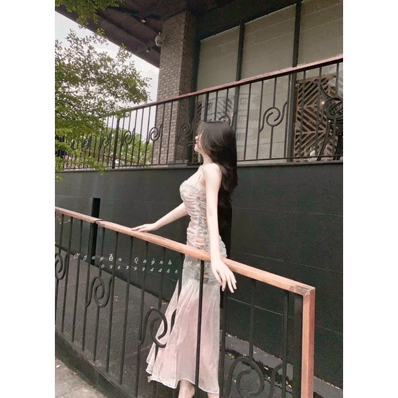 Đầm hai dây nhún dự tiệc đi biển hình sàn thật
