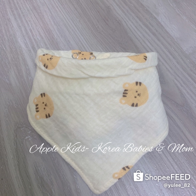 Khăn yếm xô muslin hoạ tiết Hàn Quốc Gấu Brown có cúc bấm giữ ấm cổ bé