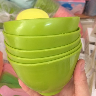 Chén nhựa dẻo pha mặt nạ
