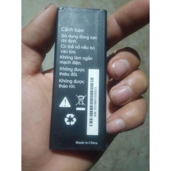 Pin điện thoại Masstel N412 cũ.