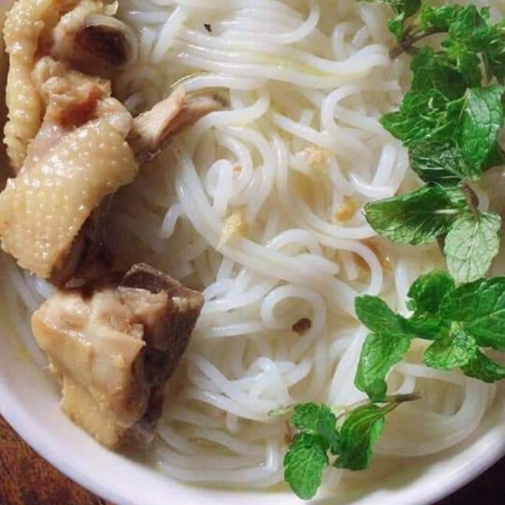 mỳ gạo khô (bún gạo khô) được làm từ gạo bao thai mỳ gạo sạch không chất bảo quản để khô tối đa được 12 tháng