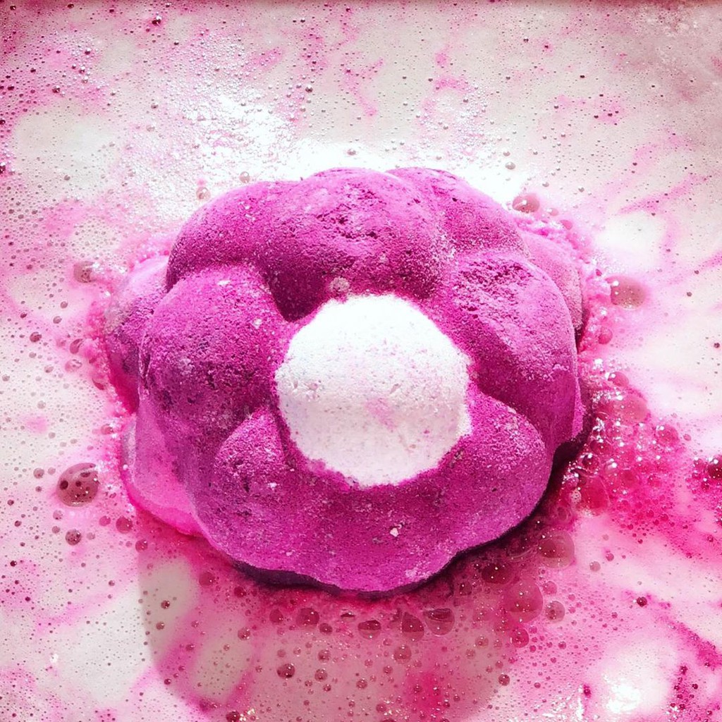 Bom tắm LUSH - The Comforter bath bomb | BigBuy360 - bigbuy360.vn