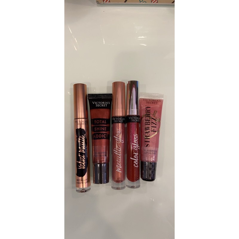 SON BÓNG DƯỠNG CÓ MÀU VICTORIA'S SECRET LIP SHINE COLOR GLOSS
