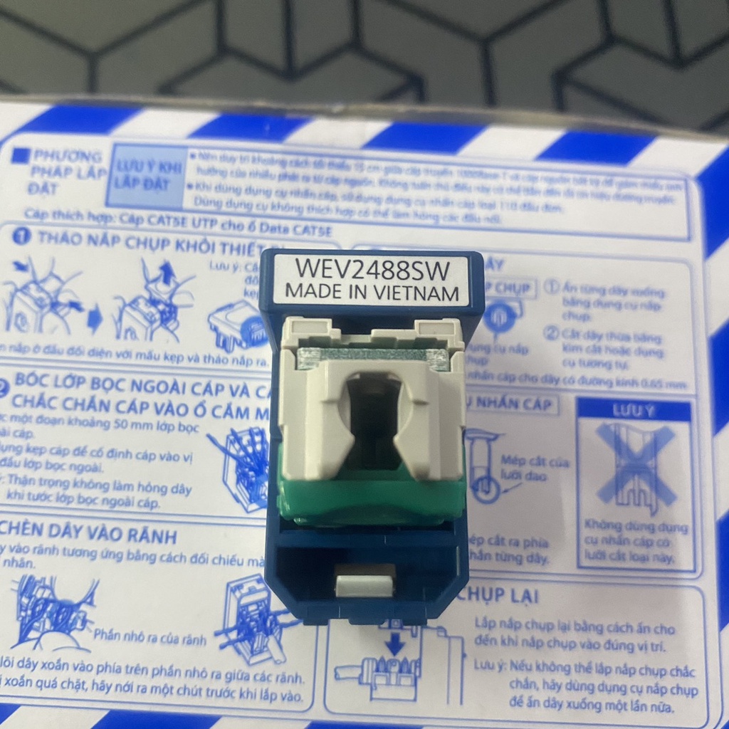 Hạt mạng WEV2488SW Panasonic Hạt Mạng Cat5e Panasonic Nhân Mạng Âm Tường Nhựa Chống Cháy