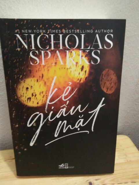 Sách - Kẻ giấu mặt - Nicholas Sparks