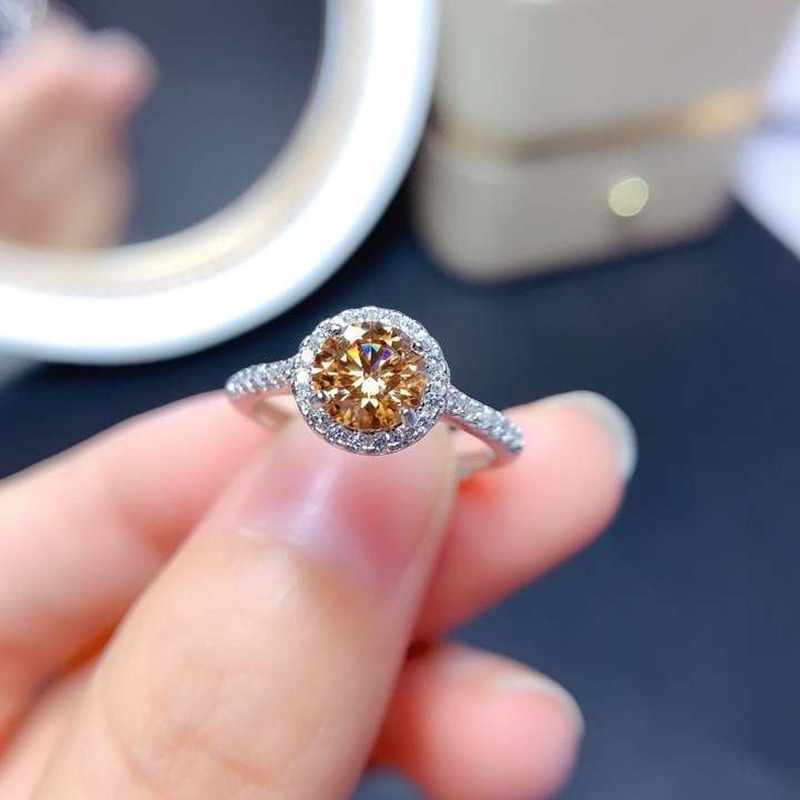 Nhẫn Hở Đính Đá Moissanite Cổ Điển Sang Trọng