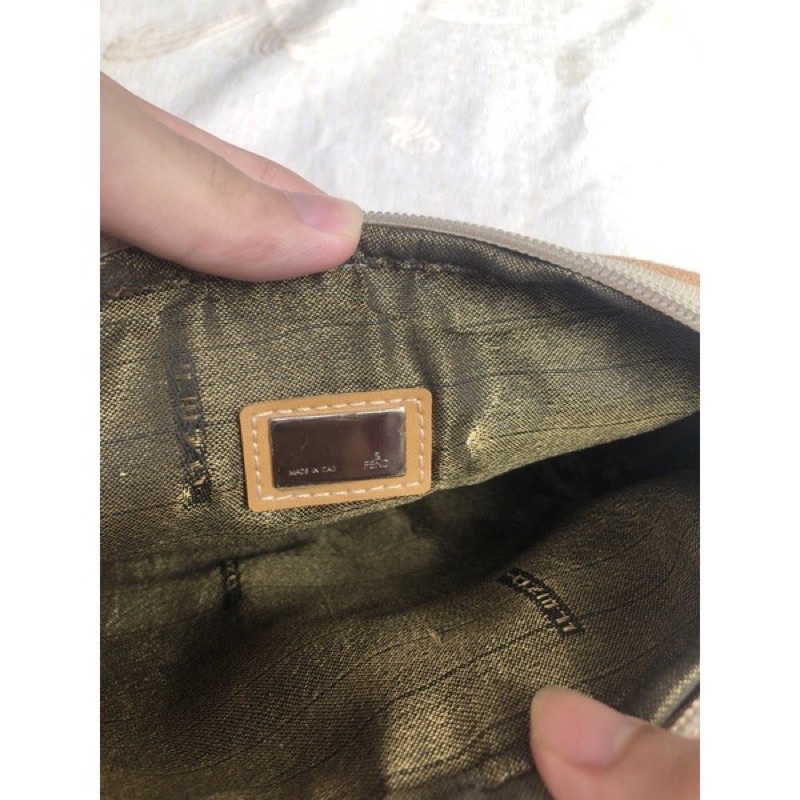 Túi chuẩn si. Túi qua sử dụng. Khách vui lòng xem hình nếu muốn biết thêm thông tin sản phẩm mời khách vô chat. Thanks .