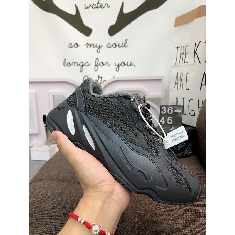 Giày Thể Thao Adidas Yeezy 700v2 1070033