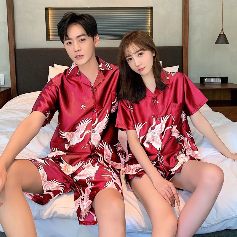 Bộ Pijama cộc tay nam nữ họa tiết tiên hạc chất lụa bóng cao cấp mã 245 (Hàng có sẵn) | BigBuy360 - bigbuy360.vn