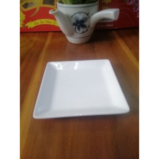Sứ Nhật dĩa vuông trắng.