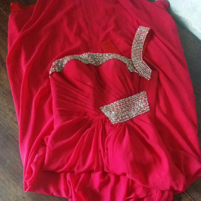 Đầm dạ hội von đỏ đính đá sang trọng