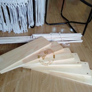 Tấm gỗ thông làm kệ