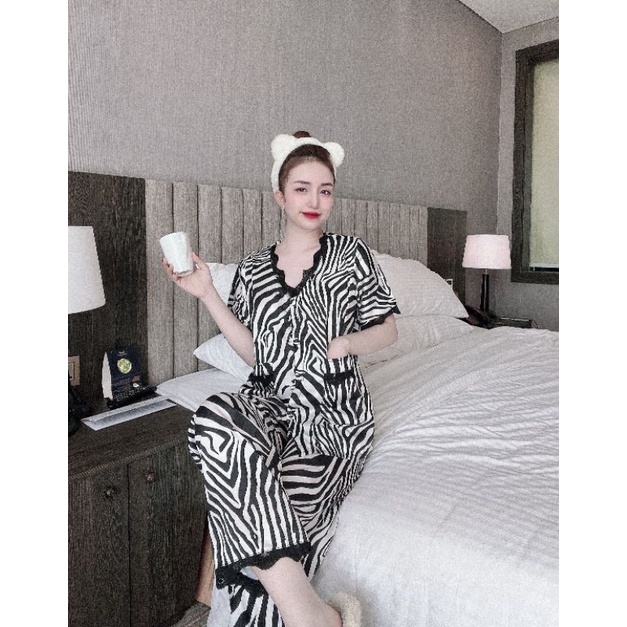 Pijama lụa Latin cách điệu cổ V viền ren hoạ tiết xinh xắn