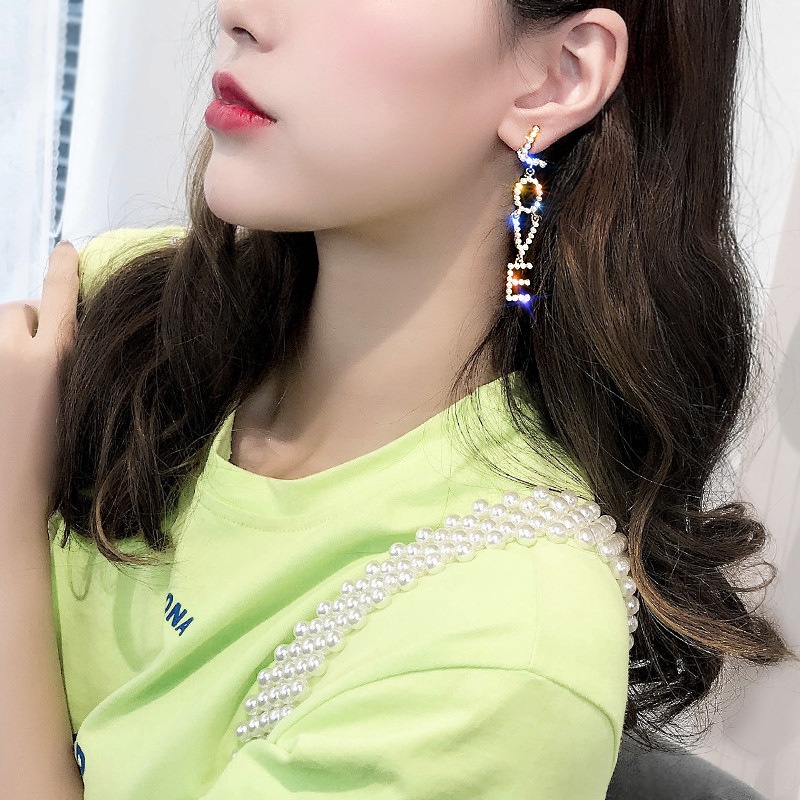 Bông Tai Chữ LOVE Đính Ngọc Trai Thời Trang