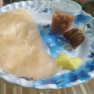 Bánh tráng sốt me bơ
