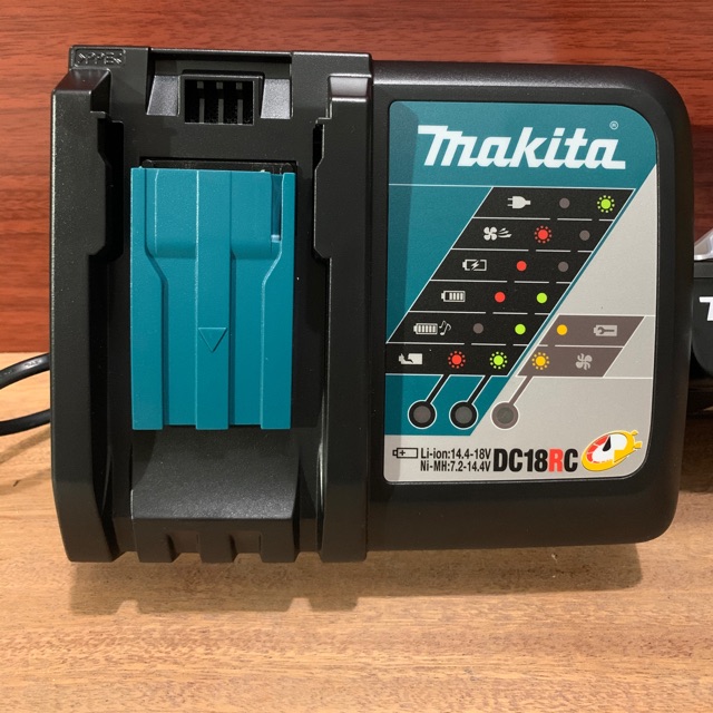 Sạc pin chính hãng makita DC18RC