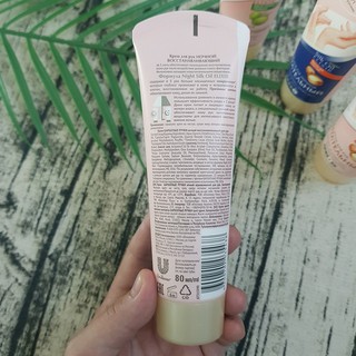 Kem dưỡng da tay lụa Nga