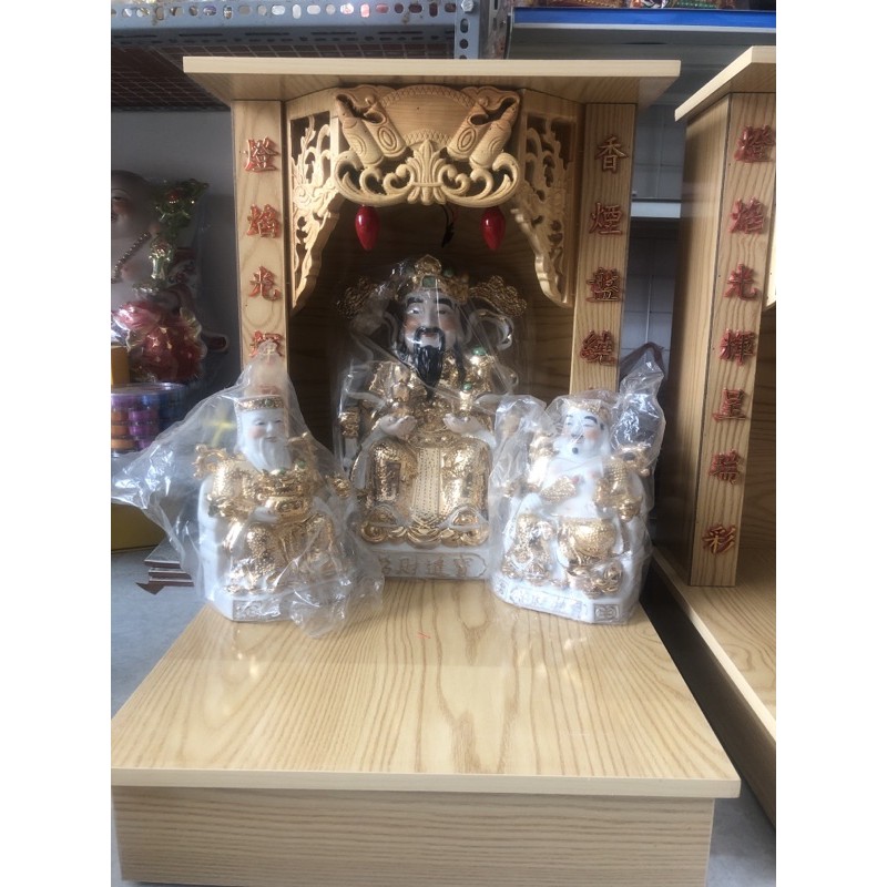 ban thờ thần tài