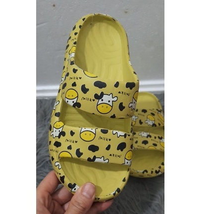 DÉP NỮ SIÊU NHẸ HỌA TIẾT BÒ SỮA ĐỄ THƯƠNG ( ĐẶT TĂNG LÊN 1 SIZE)