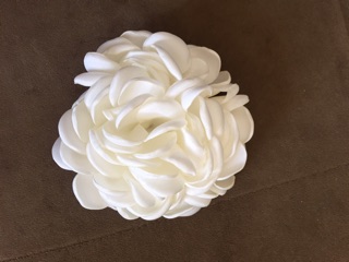 hoa cẩm tư cầu handmade cài áo