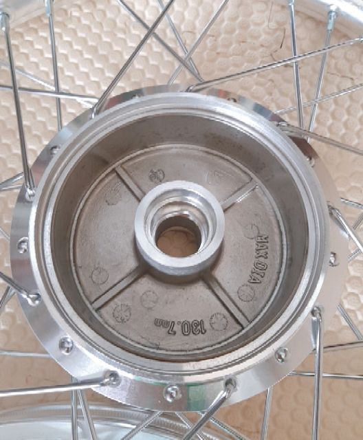 Bánh căm xe  EXCITER đời 2010 và SIRURS  đĩa gồm  niềng nhôm BANZAI 1.4/1.4
