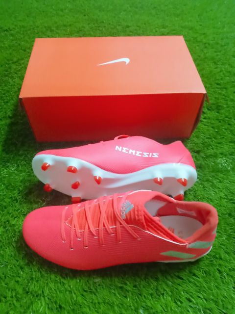 Giày đá  bóng sân cỏ tự nhiên