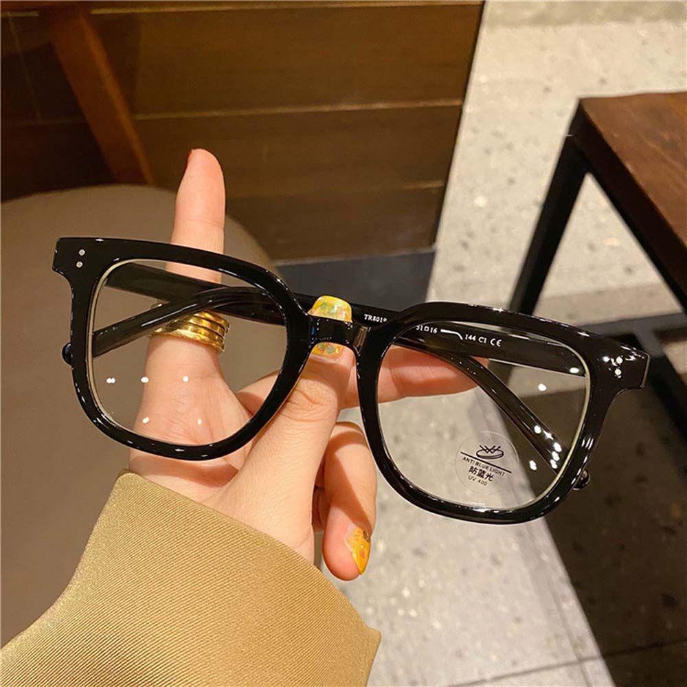 Kính Mát Nữ Gọng Vuông Màu Đen Chống Tia UV