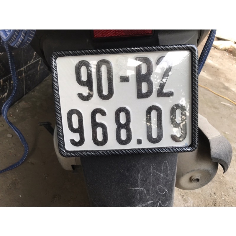 Khung viền biển màu cacbon mẫu mới inox cao cấp gắn các dòng xe