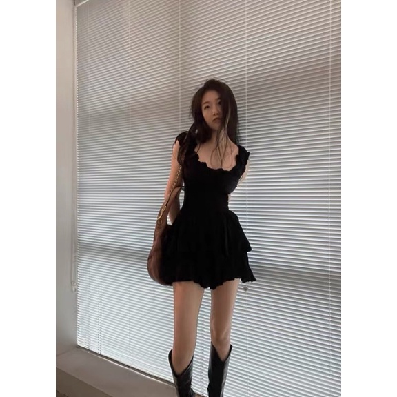 Đầm đen trễ vai thêu hạt nổi, váy đen mặc 2 kiểu