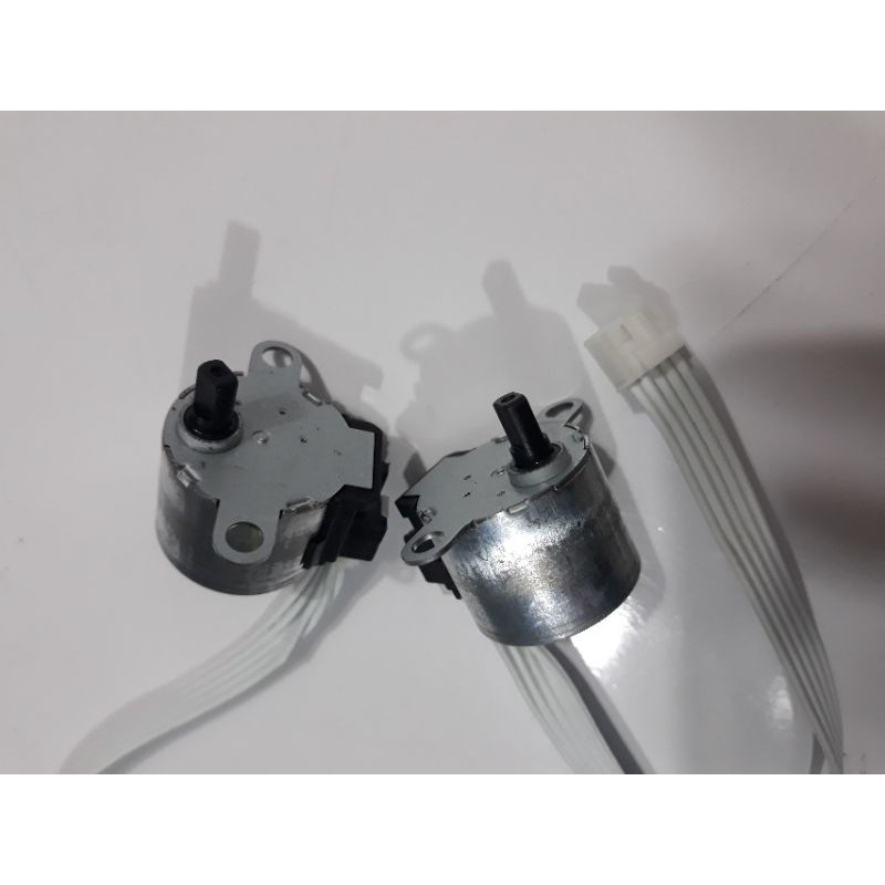 Mô tơ vẫy đảo máy lạnh Toshiba