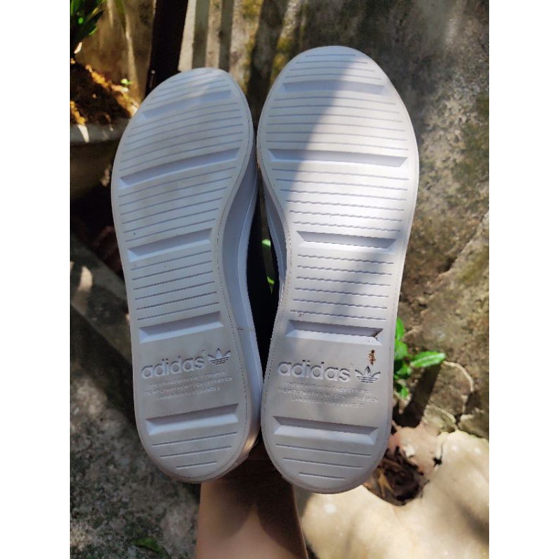 Giày adidas chính hãng, size 40 hàng 2hand chính hãng bao đẹp bao chất cho các bạn luôn nhé cả nhà mình