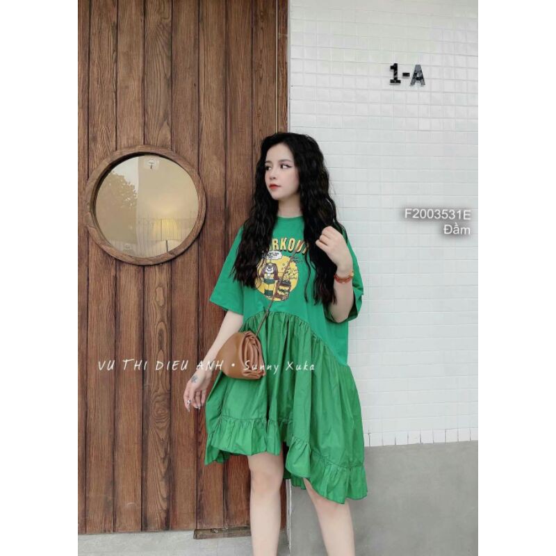 Đầm thun pha lụa thô phối chân bèo ngực in hình chữ tay ngắn! | BigBuy360 - bigbuy360.vn