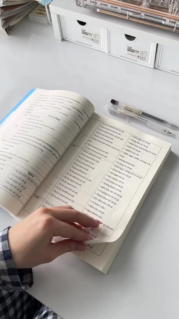 Sách trọng tâm kiến thức tiếng anh cô Trang Anh, luyện thi thpt quốc gia 2023 moonbook | BigBuy360 - bigbuy360.vn