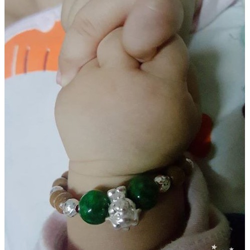 Vòng dâu tằm kết hợp bi bạc và con giáp dành cho bé, giúp bé không quấy khóc đêm