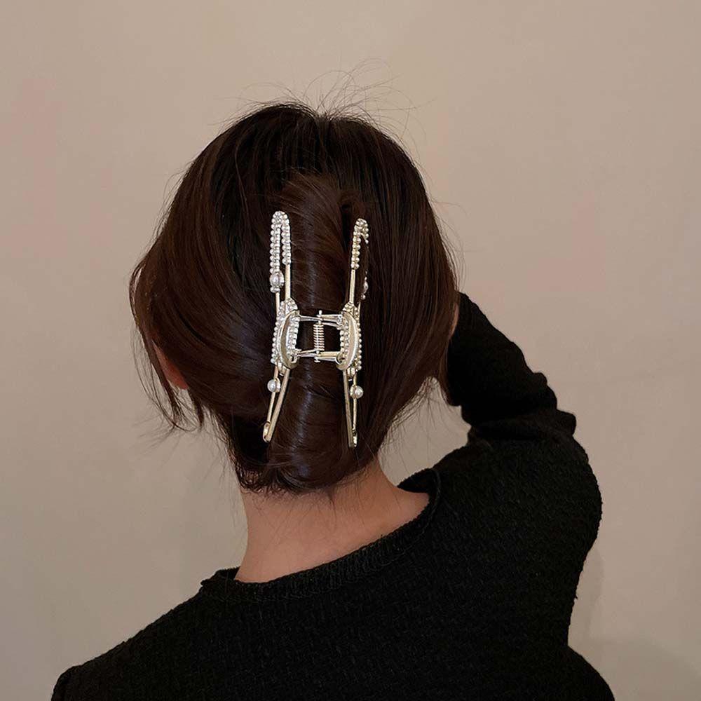 Kẹp Tóc Bướm Màu Ngà Sang Trọng Cho Nữ