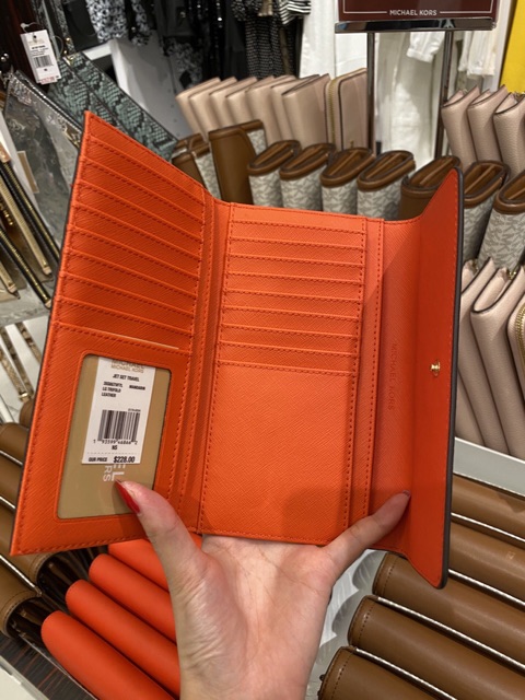 Ví dài cầm tay MK