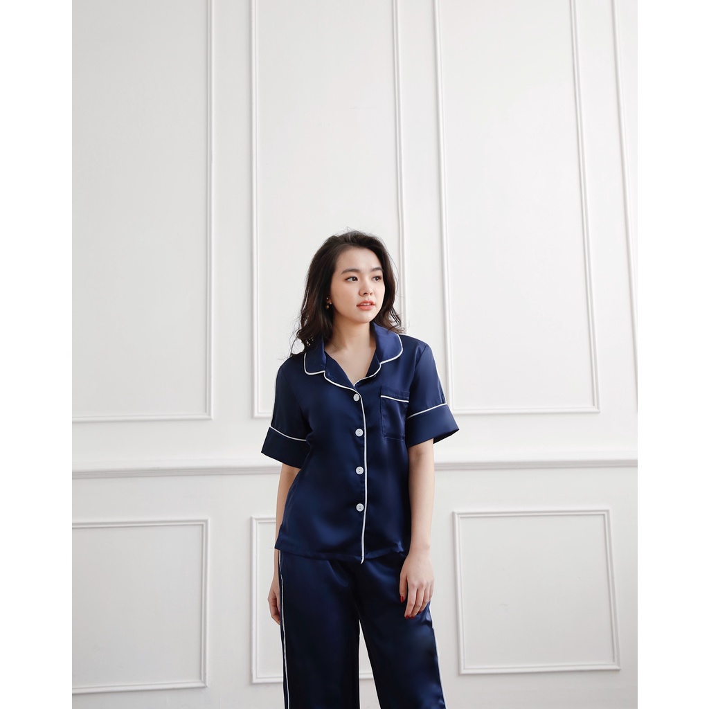 Pyjama Lụa Nữ 𝐋𝐈𝐋𝐀𝐒 𝐁𝐋𝐀𝐍𝐂 Kiểu Dáng Tay Ngắn Quần Lửng Phối Viền Trắng | Màu Xanh Navy | Molly Pjs
