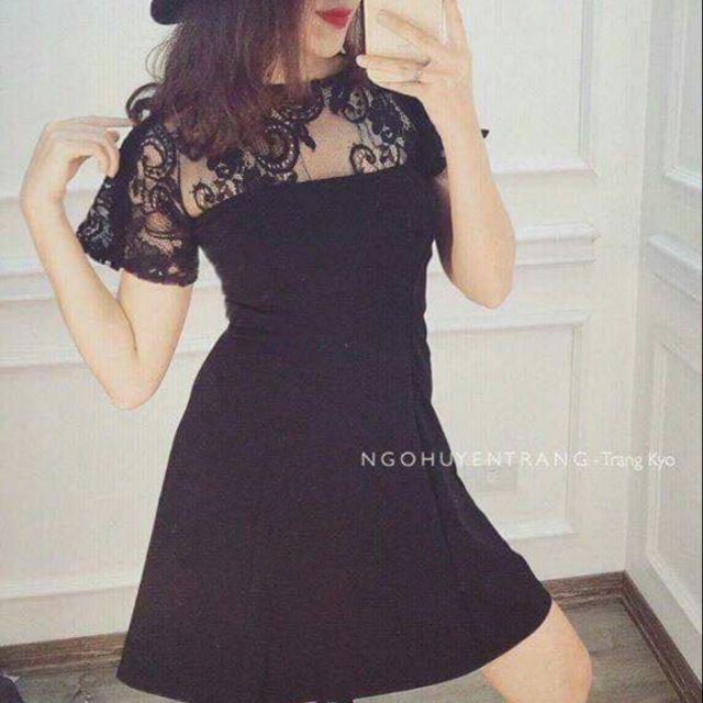 Đầm xòe phối ren vai tay loe