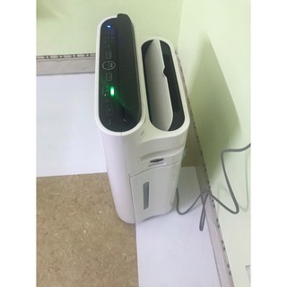 Máy lọc không khí sharp