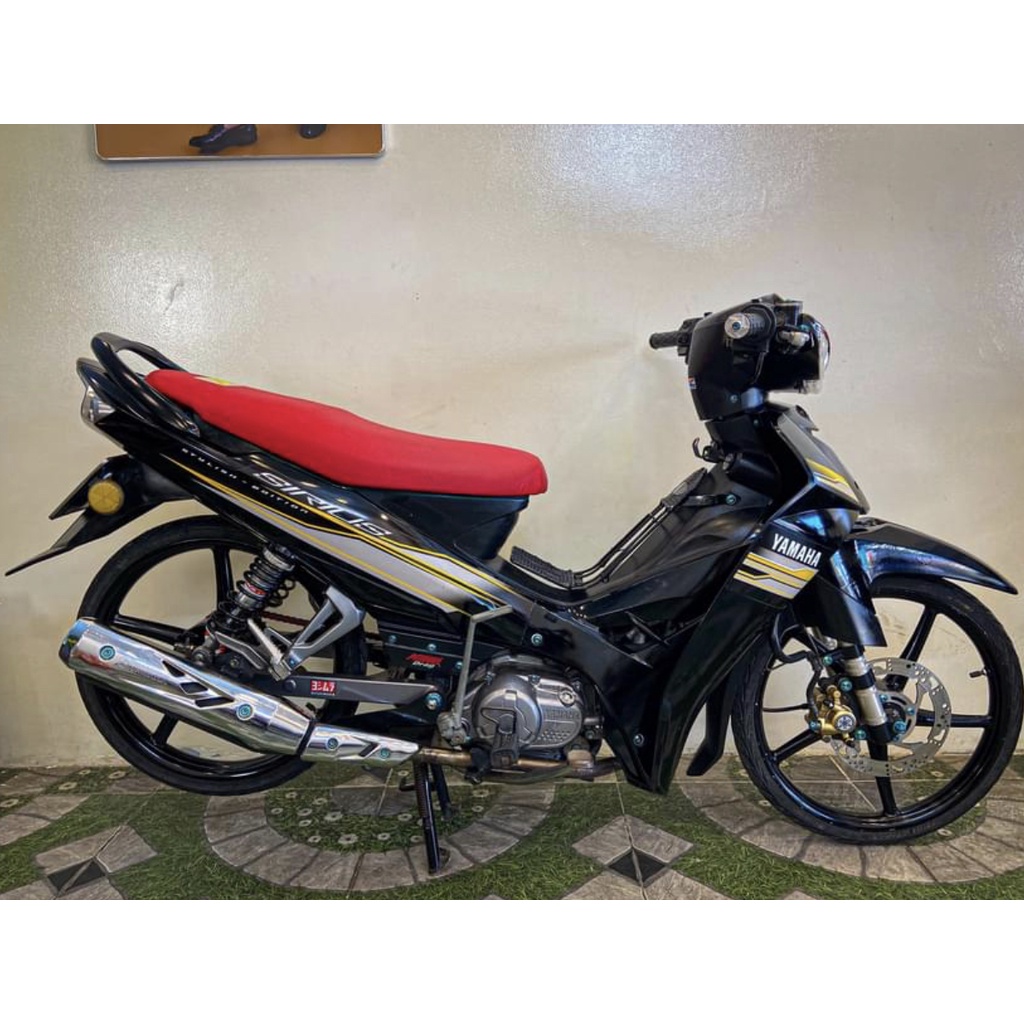 Tem Sirius đen trắng chỉ vàng