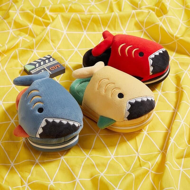 Dép mang trong nhà cho bé