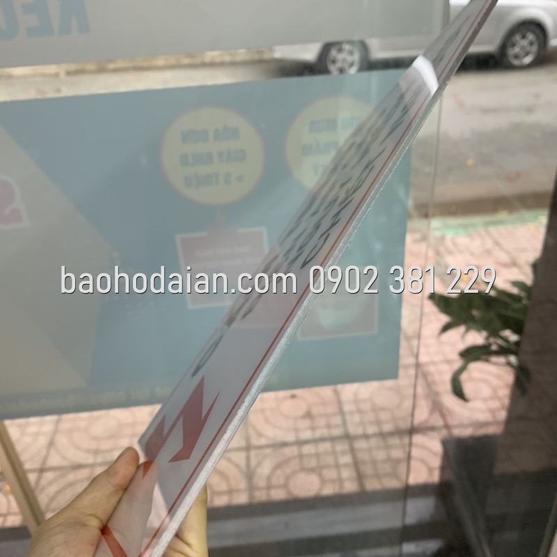 Cấm trèo! Điện áp cao nguy hiểm chết người (mica 24 x 36cm)