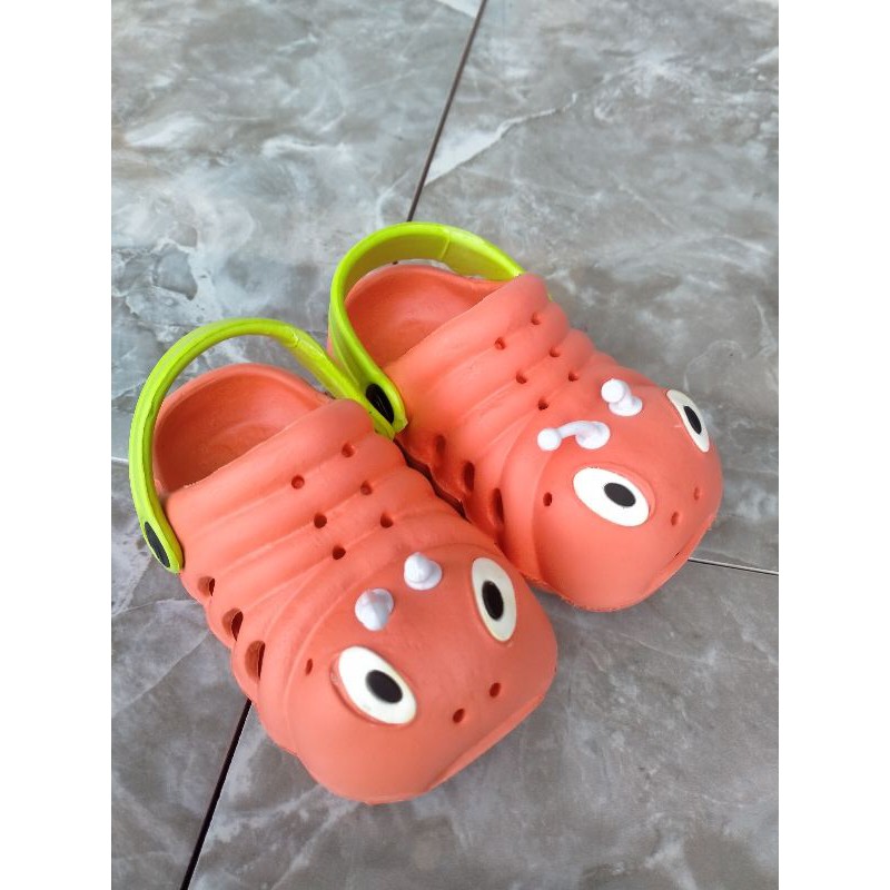 Giày Sandal Hình Con Sâu Bướm Cho Bé