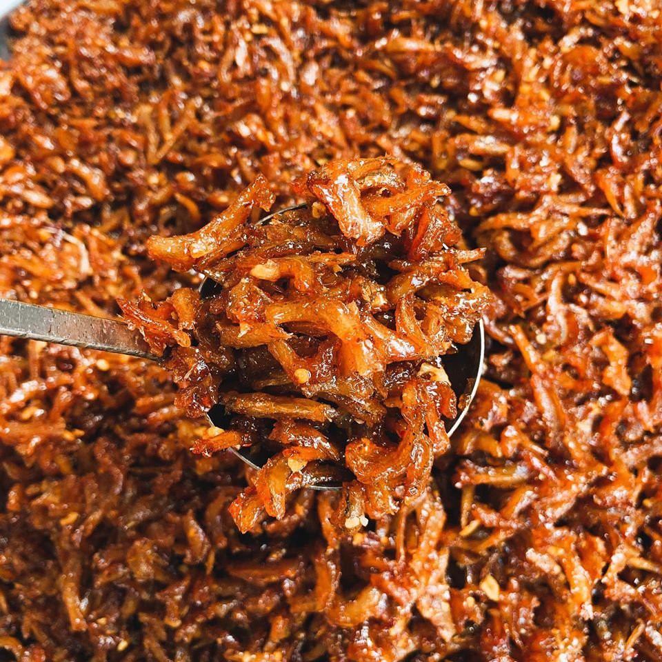 Cá Cơm Kho Sấy Tiêu - Lon 500gr | BigBuy360 - bigbuy360.vn