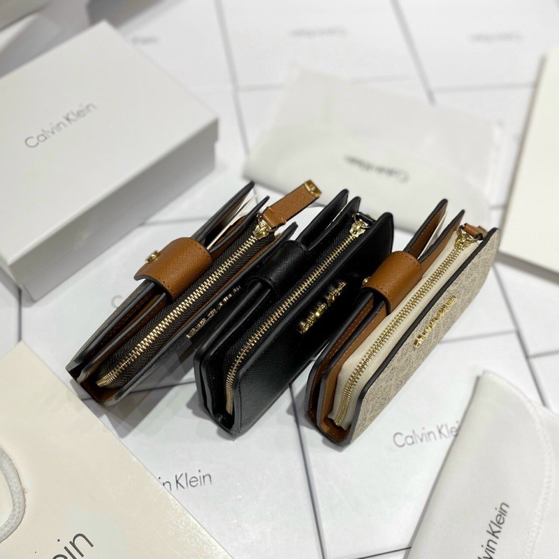 VÍ C4LVINKLEIN MONOGRAM