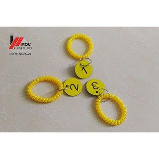 Móc khóa tủ locker ( màu vàng )