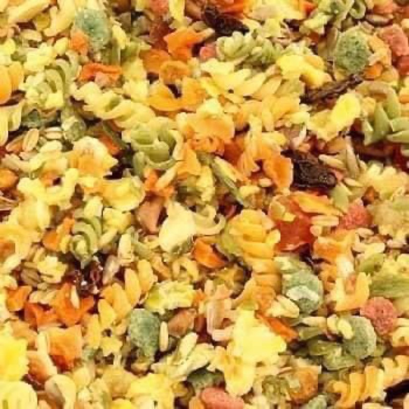 MEXICAN SPICY NOODLE Mix đậu xanh ,ớt tươi và carrot dành cho vẹt gói 40gr
