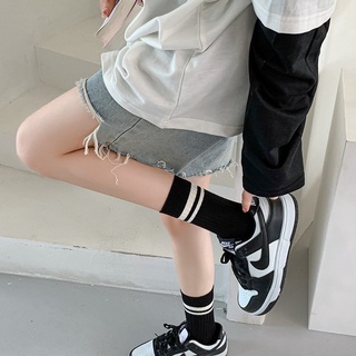 Vớ cổ cao sọc trắng đen